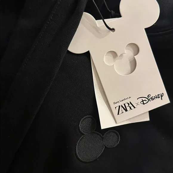MICKEY SILHOUETTE EMBROIDERY SWEATSHIRT HARRY
LAMBERT FOR ZARA X DISNEY - Picture 8 of 9
